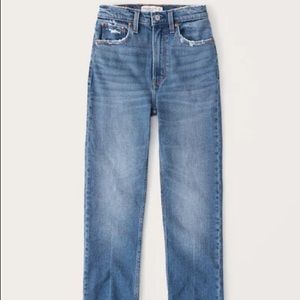 NWT Abercrombie & Fitch Ultra High Rise Ankle Straight in Size 28, Medium Wash